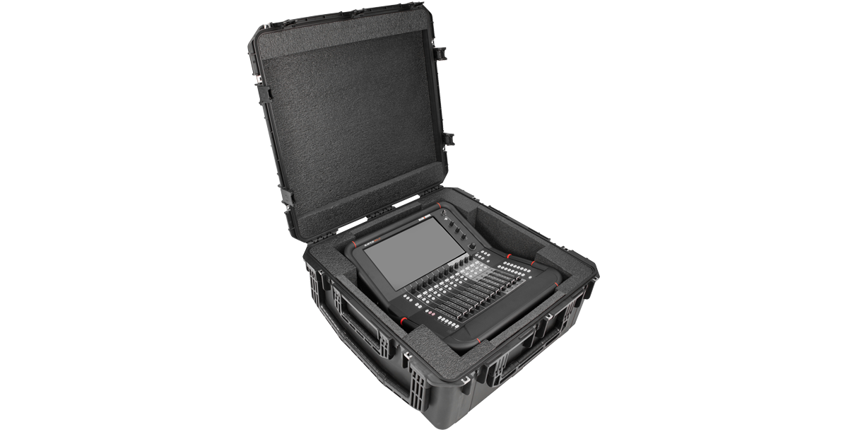 skb-iseries-2828-12-flight-case-mixer-avantis-solo-noir image 1