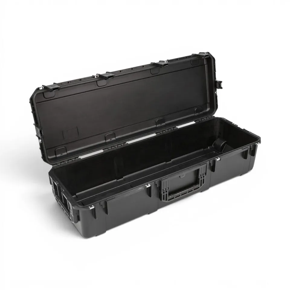 skb-iseries-4414-10-valise-tanche-longue-noire-vide image 1