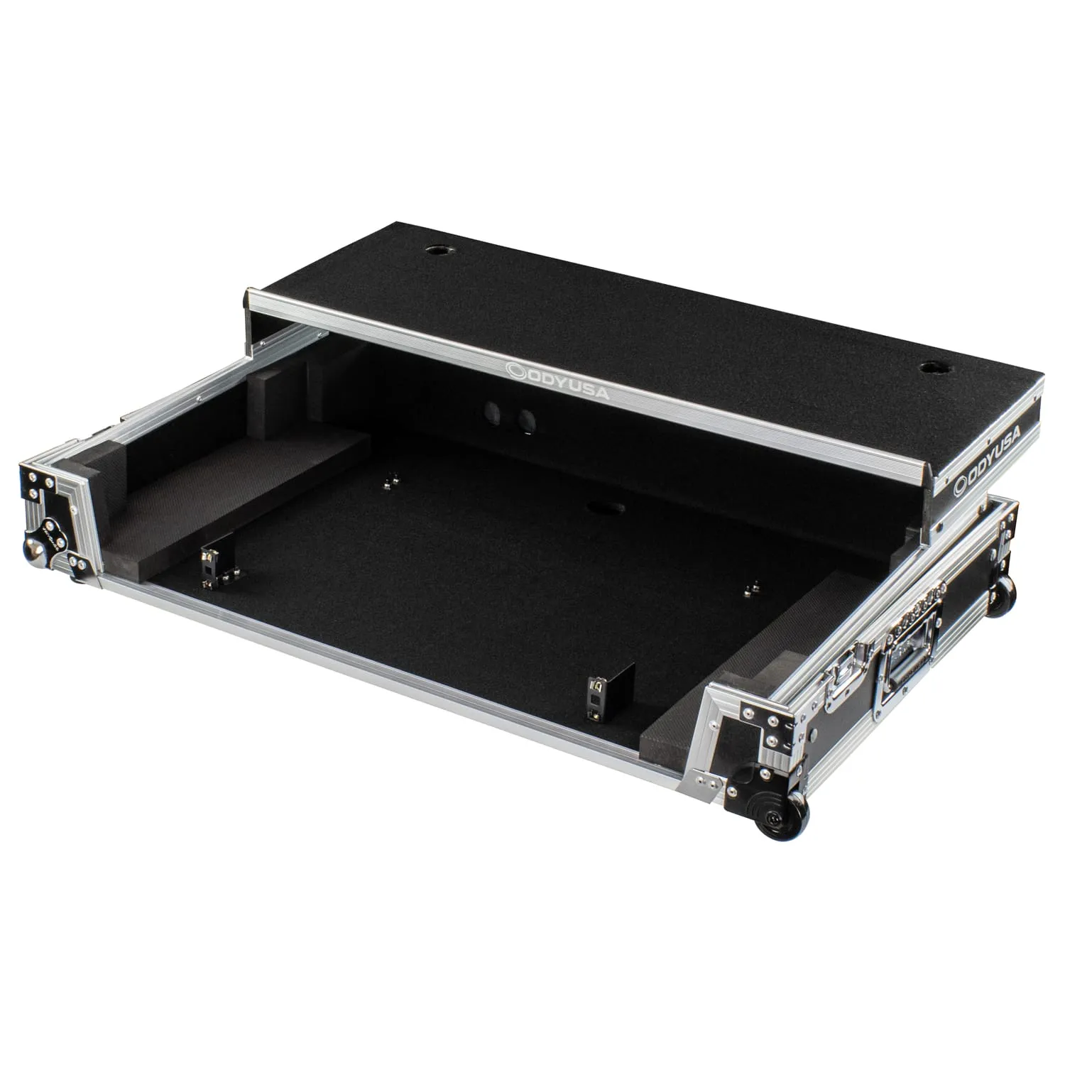 odyssey-flight-zone-rane-four-flight-case-1u-roulettes image 3