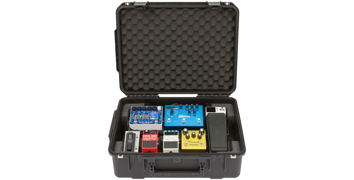 skb-iseries-2015-7-valise-pedalboard-guitare-noire-vide image 5