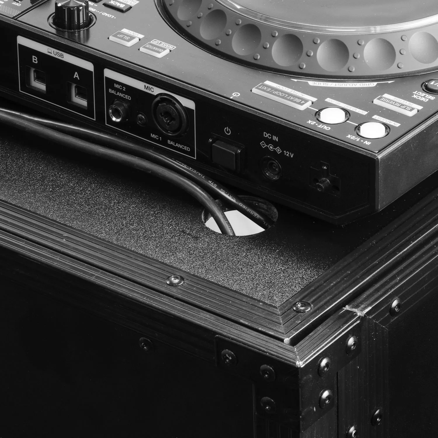 odyssey-l-evation-stand-dj-pliable-2-niveaux-noir-33-table image 7