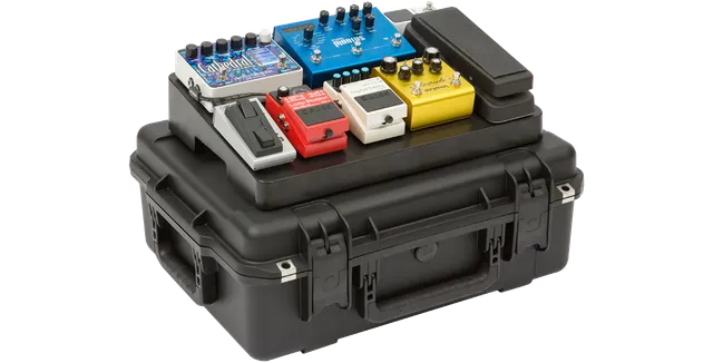 skb-iseries-2015-7-valise-pedalboard-guitare-noire-vide image 1