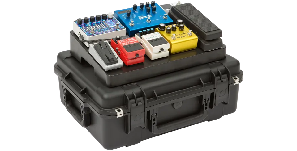 skb-iseries-2015-7-valise-pedalboard-guitare-noire-vide image 1