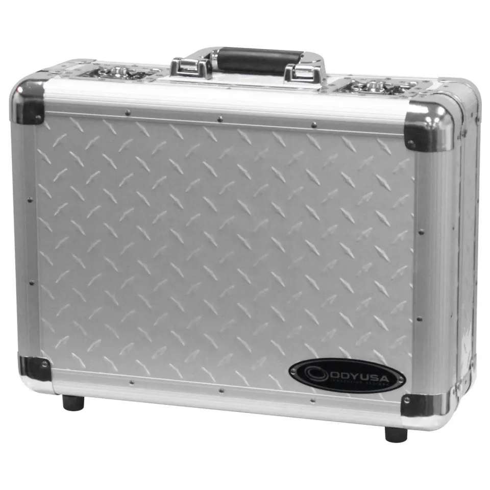 odyssey-krom-valise-cd-300-diamondplate image 1